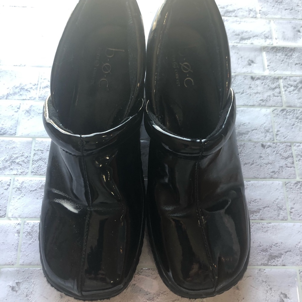 🌈 5/$25 Born BOC shiny mule clogs 8